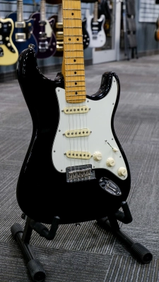 Fender - American Professional II Stratocaster, Maple Fingerboard - Black